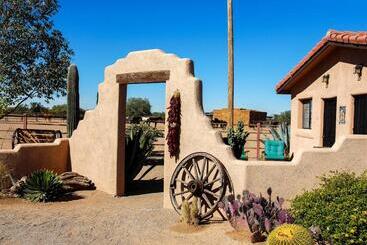 هتل White Stallion Ranch