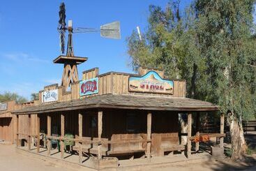 هتل White Stallion Ranch