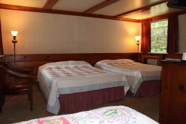 White Trellis Motel