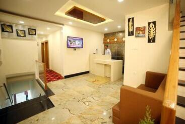Banyan Hotel&restro