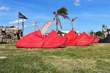 تختخواب و صبحانه Sunset Wave   Stagnone Kitesurf Village