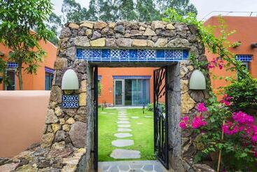 هتل Hainan Xikang Wellness & Resorts