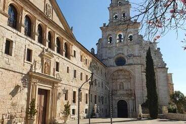هتل Hospedería Monasterio De La Vid