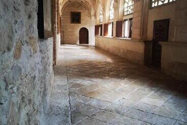 هتل Hospedería Monasterio De La Vid