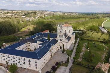 هتل Hospedería Monasterio De La Vid