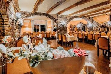 هتل Restaurant Adria Stuben Brühl