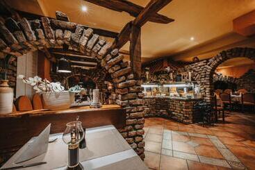 هتل Restaurant Adria Stuben Brühl
