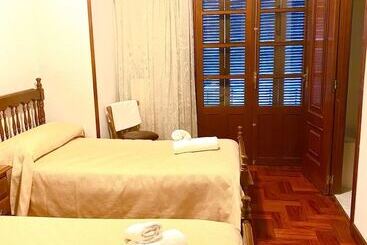پانسیون Hostal Cristina