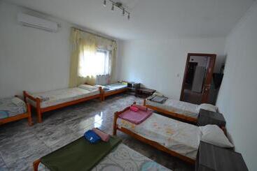 ペンション Hostel Aeropuerto Ezeiza 10 Minutos De Aeropuerto