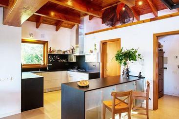 Catalunya Casas Infinity Pool And Views 20min To Barcelona - Torrelles de Llobregat