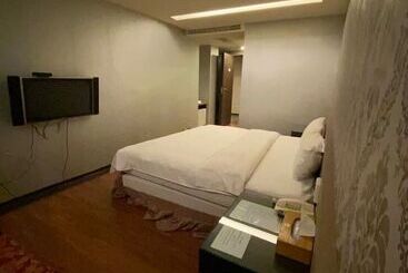 هاستل Crystal City