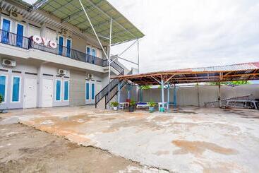 هتل Oyo 3073 Twin House Syariah