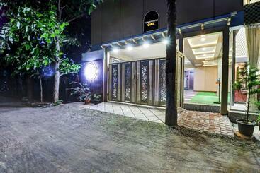 هتل Townhouse Oak Dreamland Suites