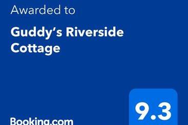 پانسیون Guddy’s Riverside Cottage