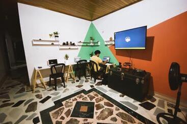 پانسیون Tia Chela Hostel