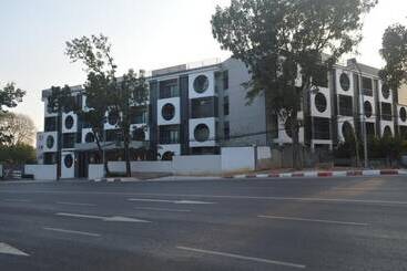 هتل Airport Avenue