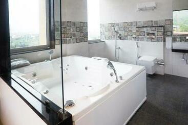 酒店 Diwatel Grande Resort