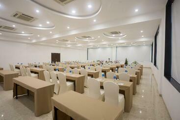 酒店 Diwatel Grande Resort