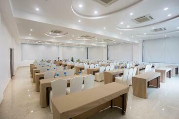 酒店 Diwatel Grande Resort