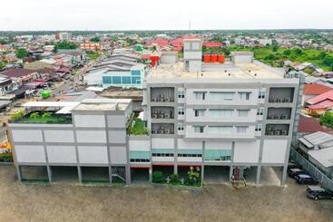 هتل Grand Zuri Ketapang