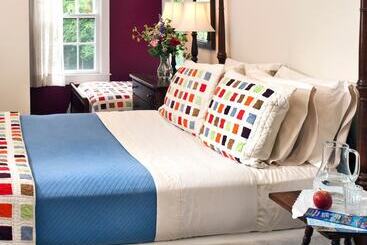 住宿加早餐  Woods Hole Passage Inn