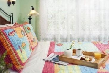住宿加早餐  Woods Hole Passage Inn