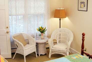 住宿加早餐  Woods Hole Passage Inn