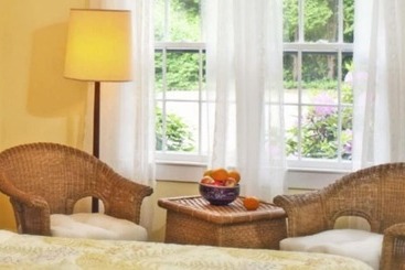 住宿加早餐  Woods Hole Passage Inn