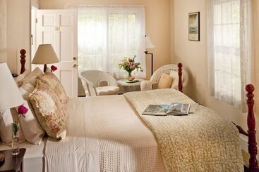 住宿加早餐  Woods Hole Passage Inn