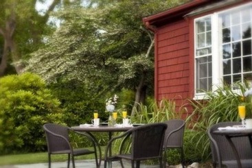 住宿加早餐  Woods Hole Passage Inn