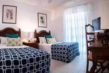 هتل Costa Caribe Beach & Resort