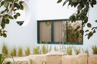 Dubai Marine Beach Resort & Spa