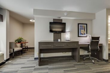 هتل Alexis Inn And Suites