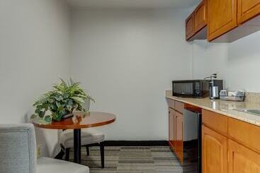 هتل Alexis Inn And Suites