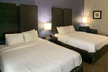 هتل Comfort Inn & Suites Columbus North