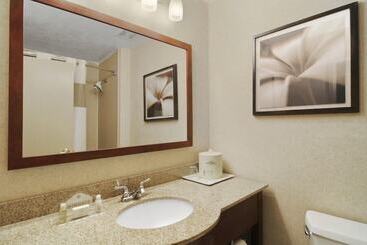 هتل Comfort Inn & Suites Columbus North