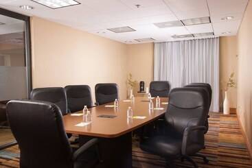 هتل Fairfield Inn And Suites Atlanta Airport South/sullivan Road