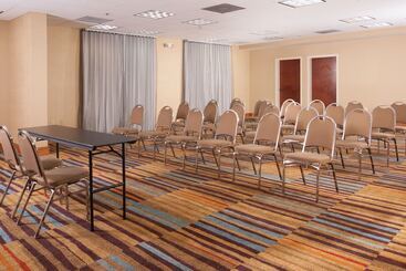 هتل Fairfield Inn And Suites Atlanta Airport South/sullivan Road