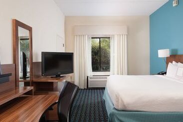 هتل Fairfield Inn And Suites Atlanta Airport South/sullivan Road