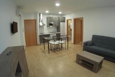 هتل Hostal Los Escudos