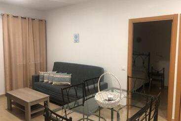 هتل Hostal Los Escudos