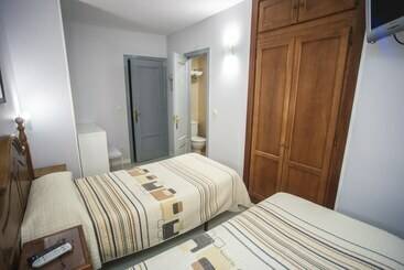 هتل Hostal Santa Barbara