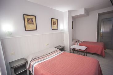 هتل Hostal Santa Barbara