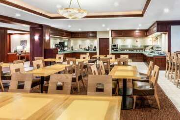 هتل La Quinta By Wyndham Madison American Center