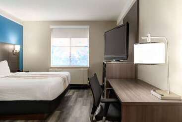 هتل La Quinta By Wyndham Madison American Center