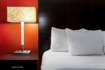هتل La Quinta By Wyndham Milwaukee Bayshore Area