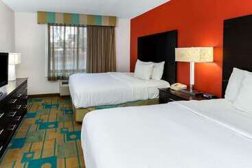 هتل La Quinta By Wyndham Milwaukee Bayshore Area