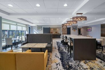 هتل La Quinta By Wyndham Raleigh Downtown North