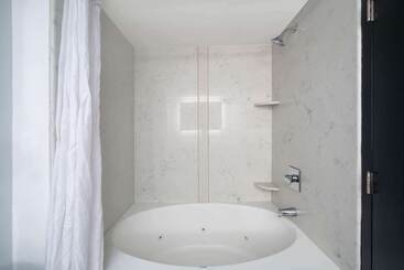 هتل La Quinta By Wyndham Raleigh Downtown North