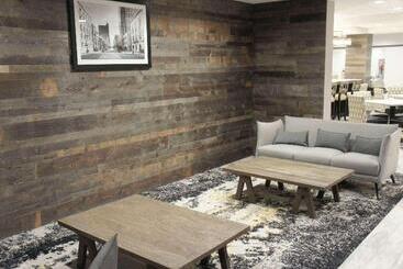 هتل La Quinta By Wyndham Raleigh Downtown North